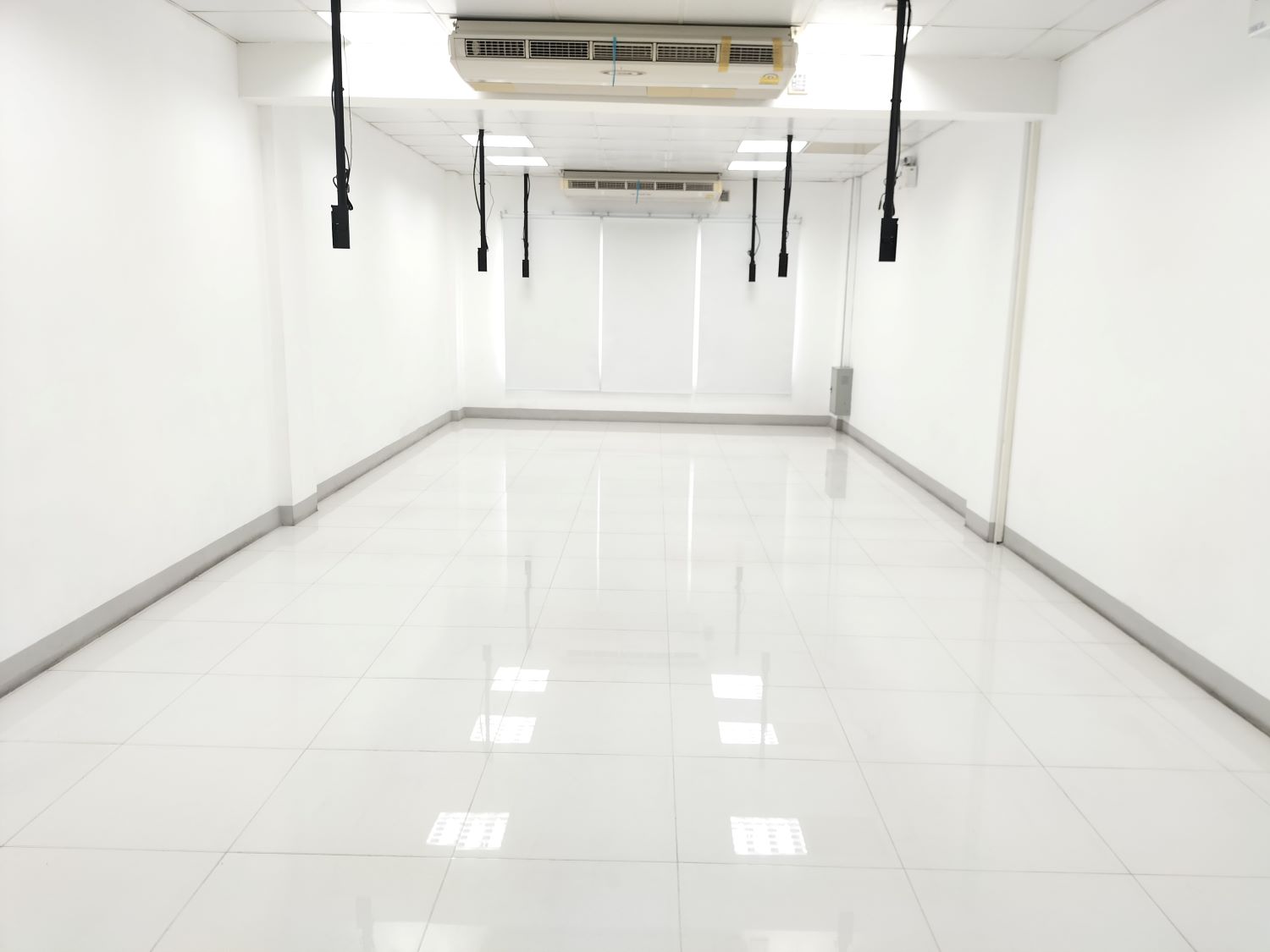 มีพื้นที่แบ่งให้เช่า (ติดถนนสุขุมวิท) ใกล้ บริษัท ไออาร์พีซี จ.ระยอง /สถานที่สวย